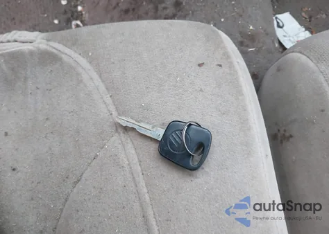 2002 Mercury Grand Marquis Gs z USA, uszkodzony, nr VIN 2MEFM74W72X605951